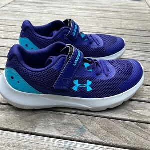 Boys size 3Y blue Under Armour sneakers, very good condition!